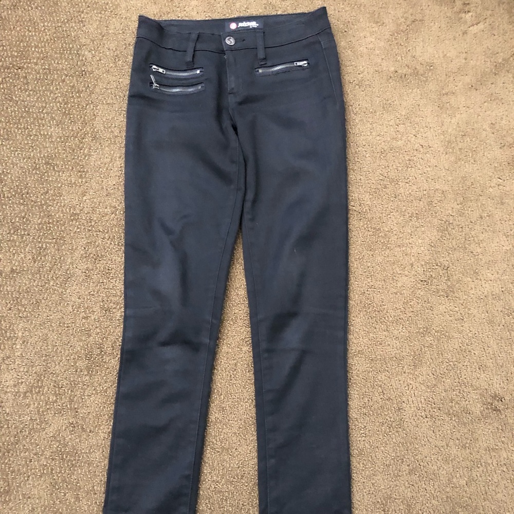 Black jeans with cute details!!